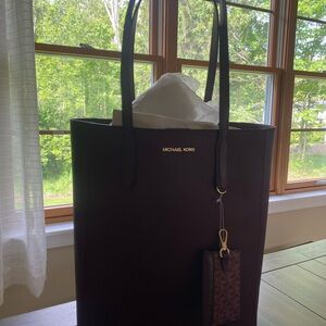 Michael Kors Elegant Tote